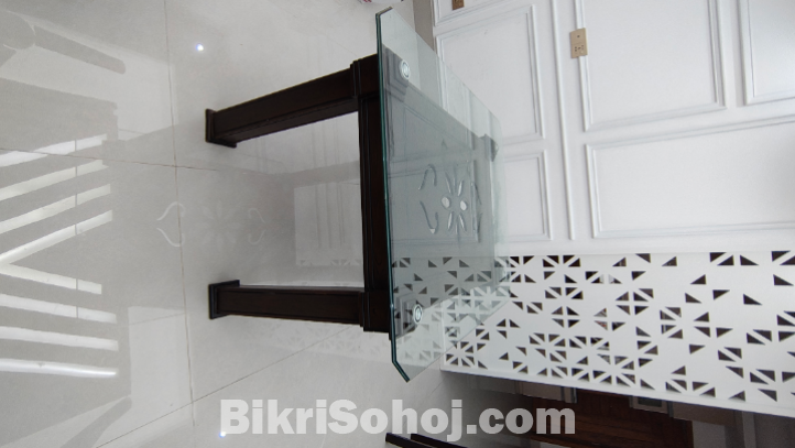 Queen Size bed/ Almirah / Dinning Table